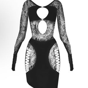 Poster girl dress in black